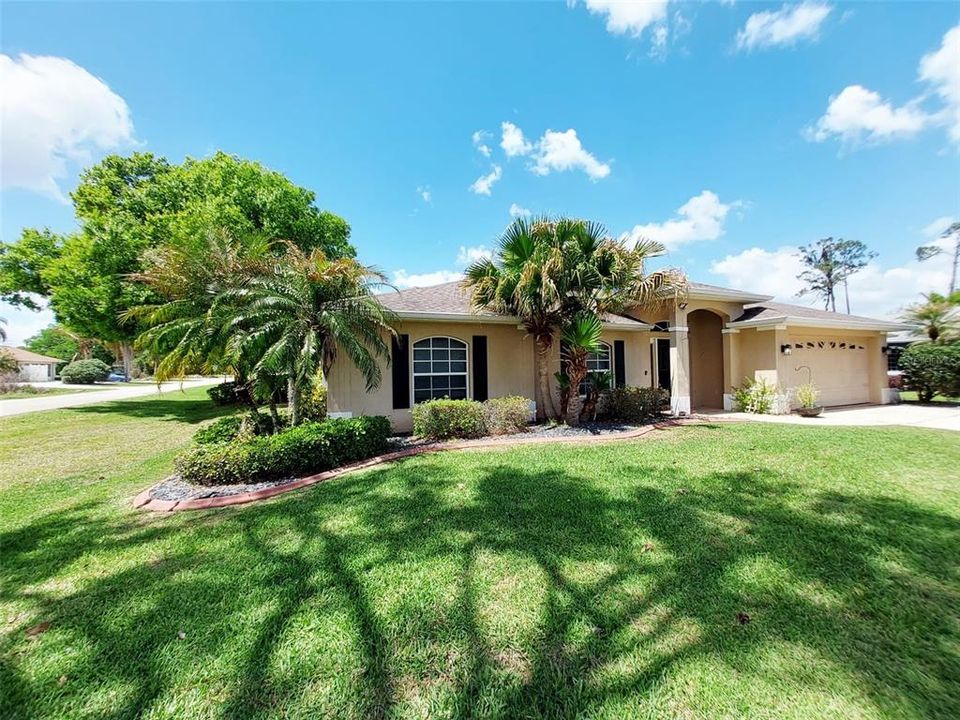 For Rent: $2,100 (3 beds, 2 baths, 1796 Square Feet)