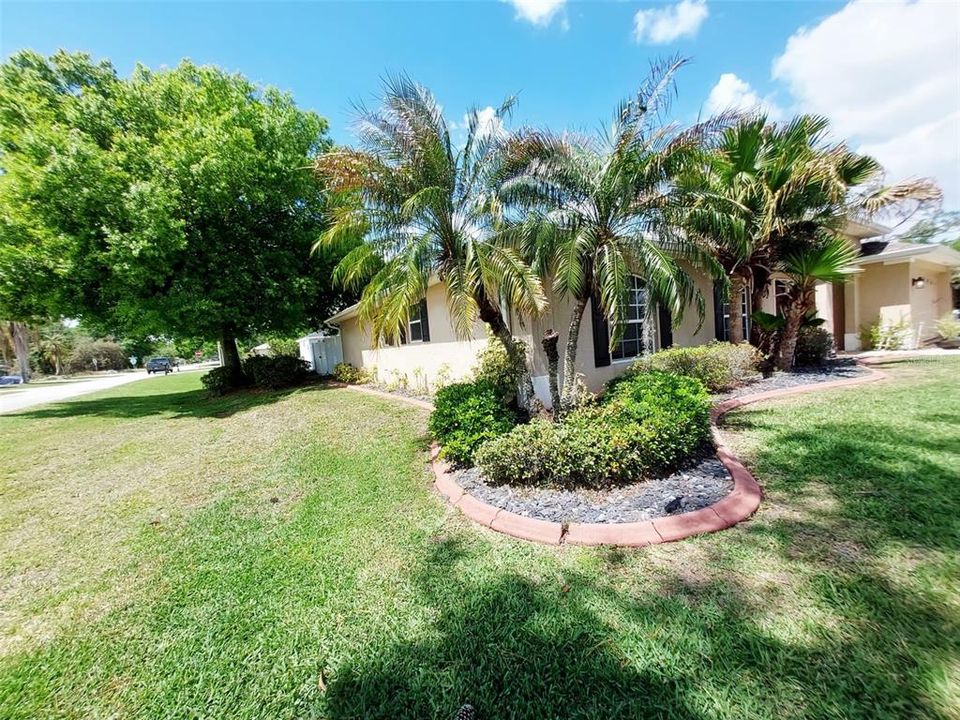 For Rent: $2,100 (3 beds, 2 baths, 1796 Square Feet)