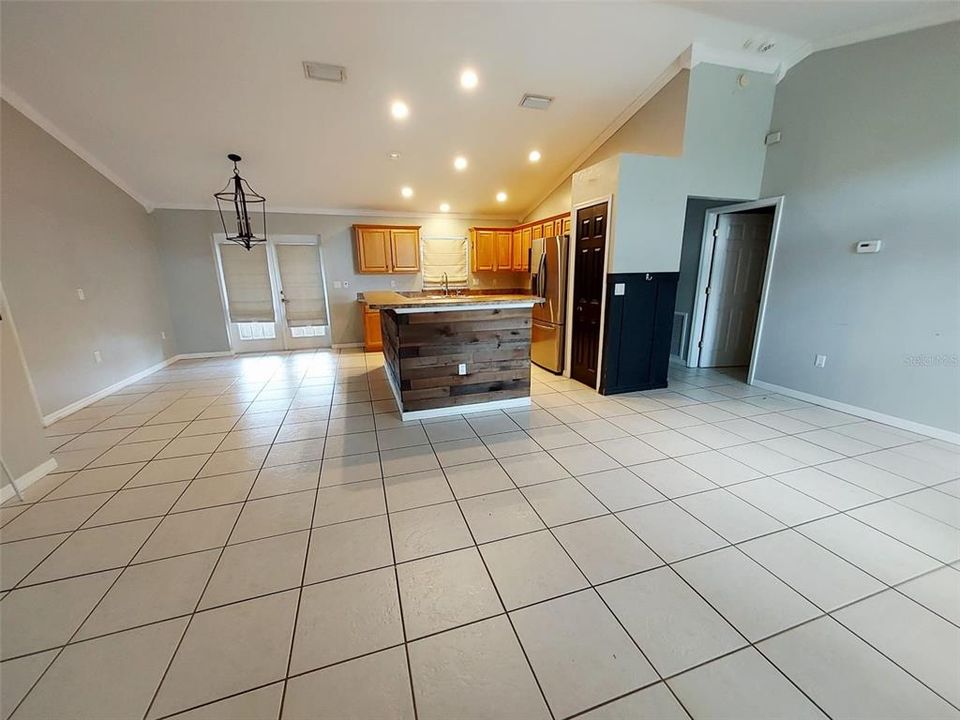 For Rent: $2,100 (3 beds, 2 baths, 1796 Square Feet)