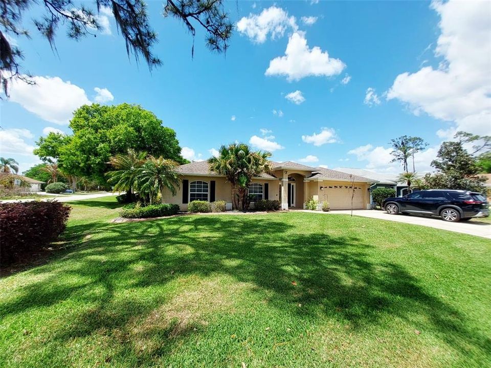 For Rent: $2,100 (3 beds, 2 baths, 1796 Square Feet)