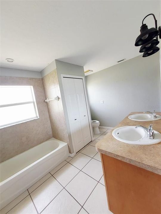 For Rent: $2,100 (3 beds, 2 baths, 1796 Square Feet)