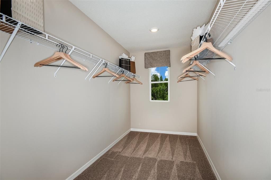 Activo con contrato: $434,990 (5 camas, 3 baños, 2470 Pies cuadrados)