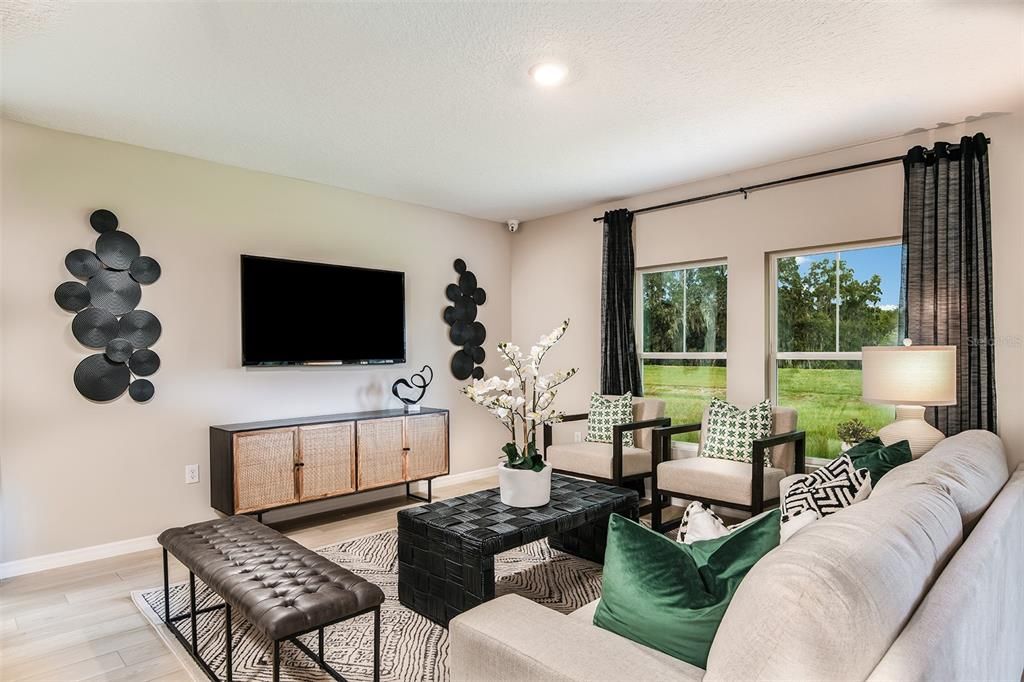 Activo con contrato: $434,990 (5 camas, 3 baños, 2470 Pies cuadrados)