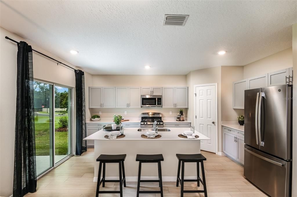Activo con contrato: $434,990 (5 camas, 3 baños, 2470 Pies cuadrados)