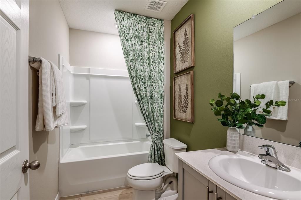 Activo con contrato: $434,990 (5 camas, 3 baños, 2470 Pies cuadrados)