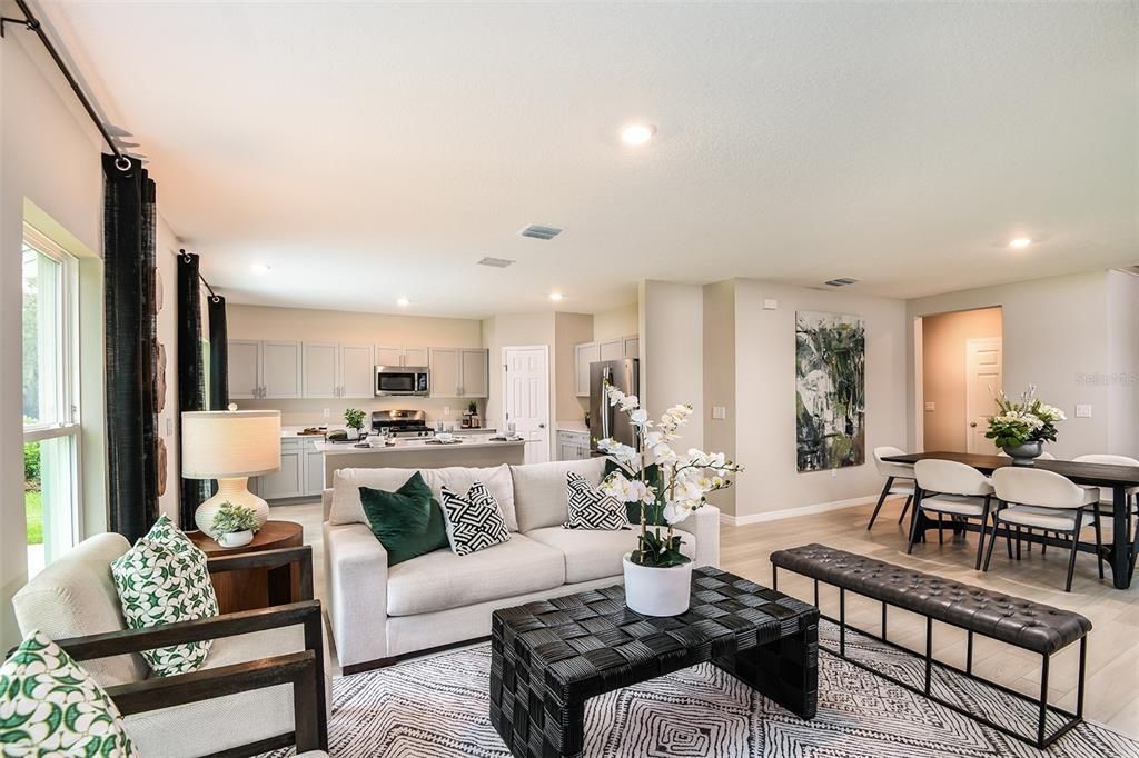 Activo con contrato: $434,990 (5 camas, 3 baños, 2470 Pies cuadrados)