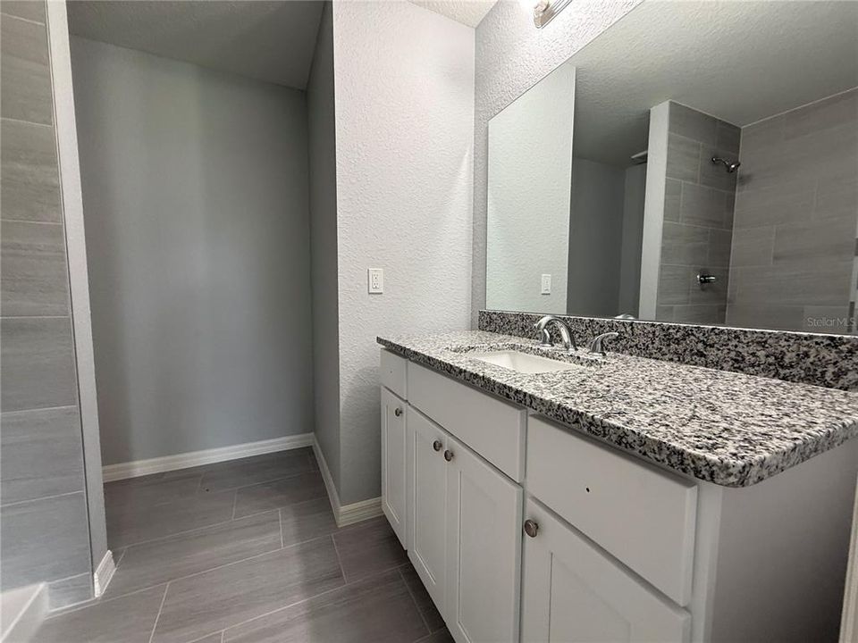 Activo con contrato: $209,900 (3 camas, 2 baños, 1232 Pies cuadrados)