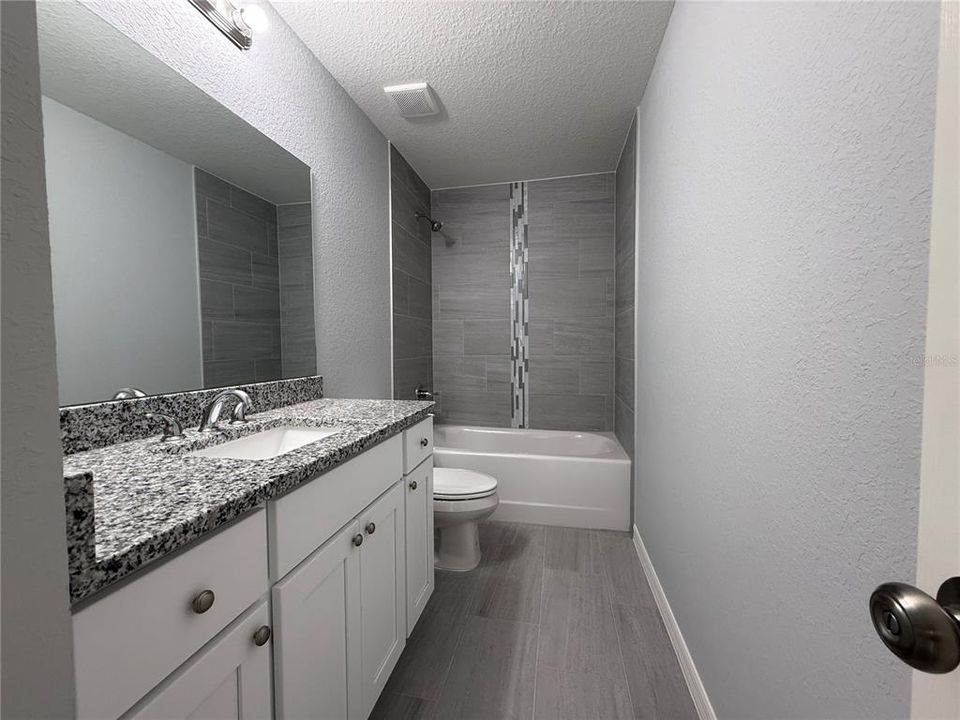 Activo con contrato: $209,900 (3 camas, 2 baños, 1232 Pies cuadrados)