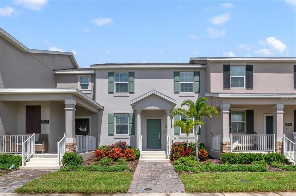 Active With Contract: $309,900 (3 beds, 2 baths, 1600 Square Feet)