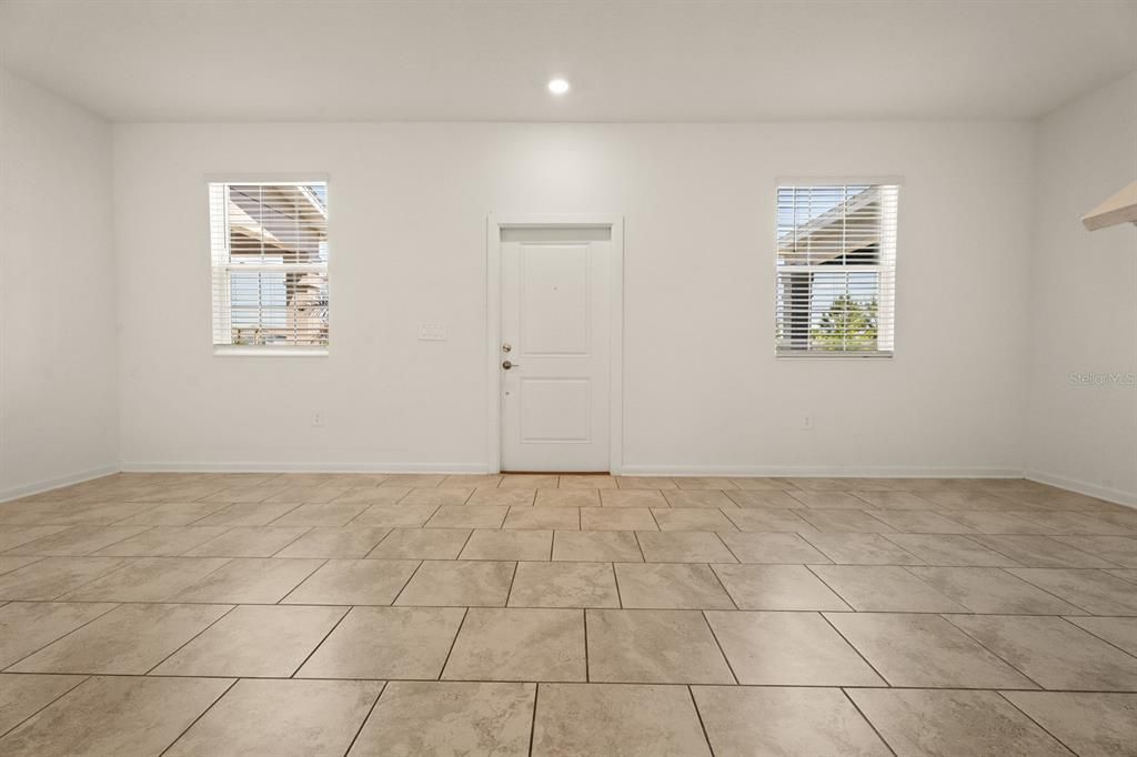 Active With Contract: $309,900 (3 beds, 2 baths, 1600 Square Feet)