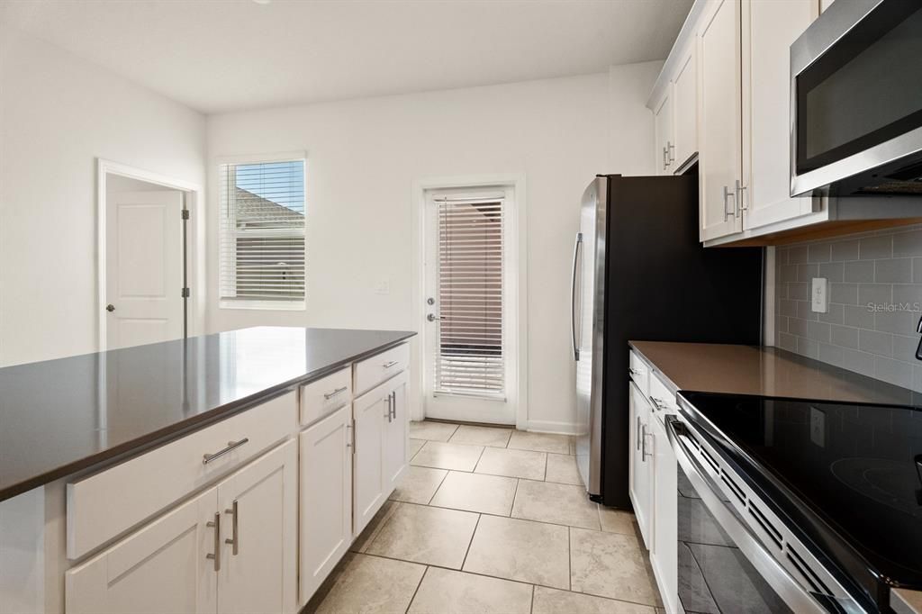 Active With Contract: $309,900 (3 beds, 2 baths, 1600 Square Feet)