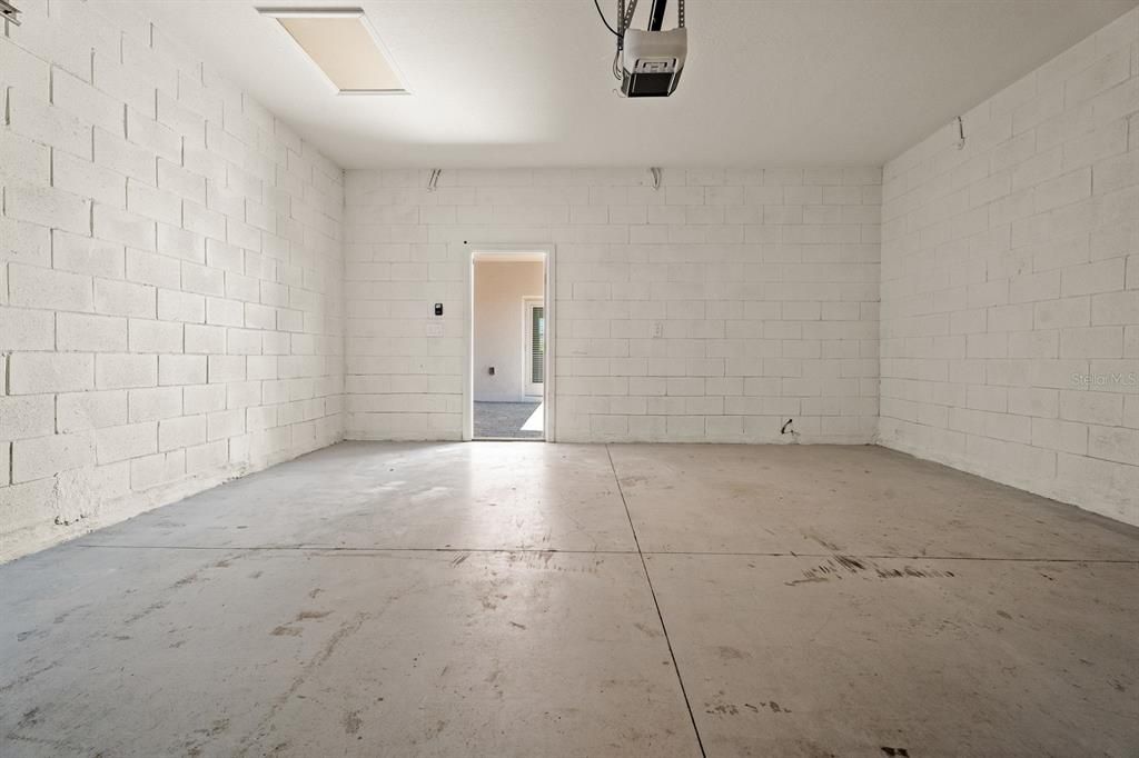 Active With Contract: $309,900 (3 beds, 2 baths, 1600 Square Feet)