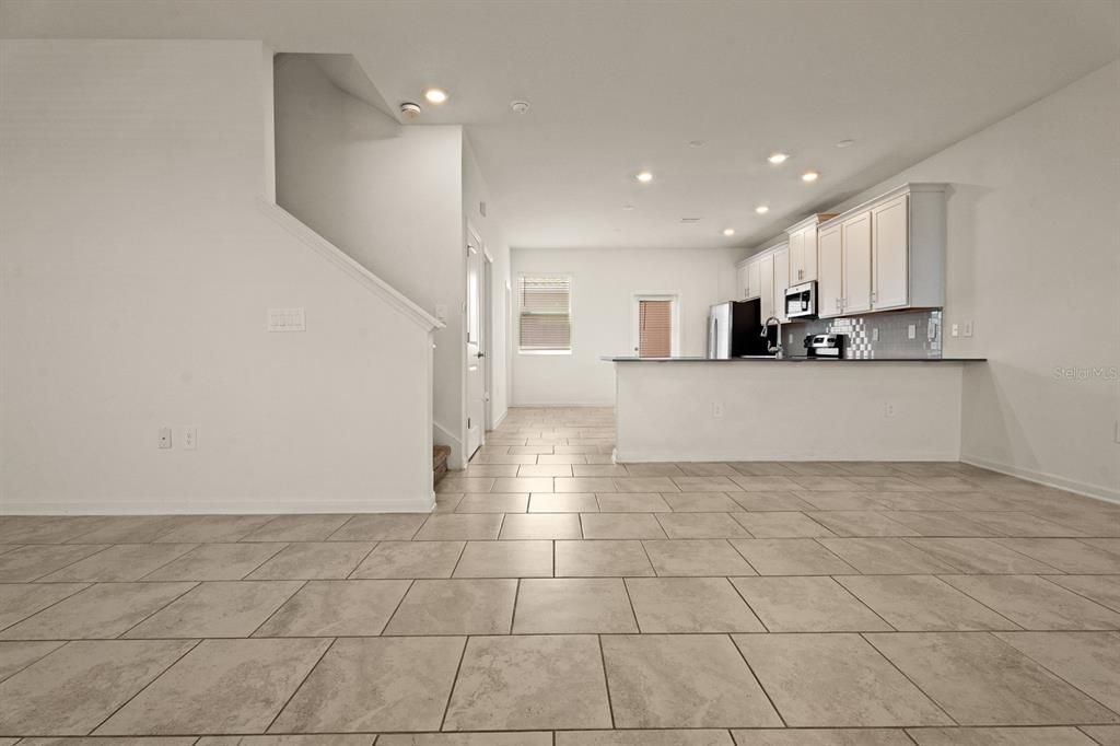 Active With Contract: $309,900 (3 beds, 2 baths, 1600 Square Feet)