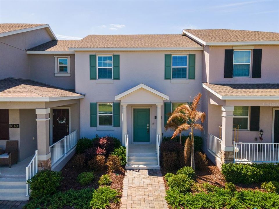 Active With Contract: $309,900 (3 beds, 2 baths, 1600 Square Feet)