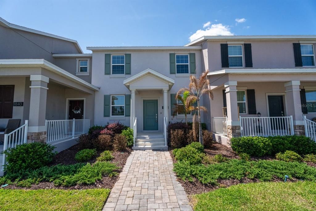 Active With Contract: $309,900 (3 beds, 2 baths, 1600 Square Feet)