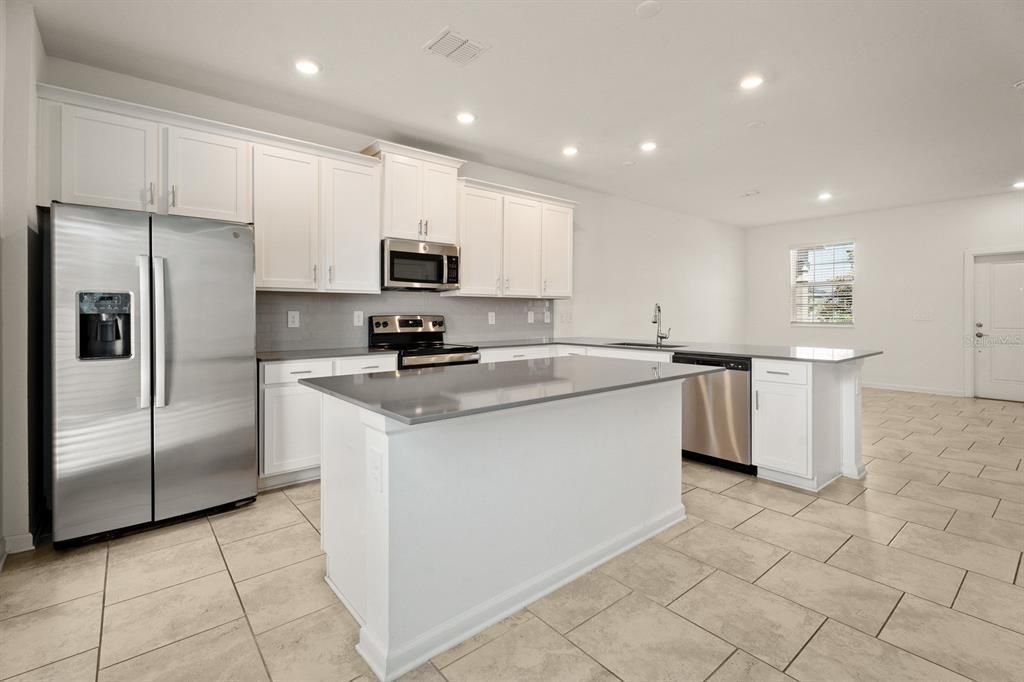 Active With Contract: $309,900 (3 beds, 2 baths, 1600 Square Feet)
