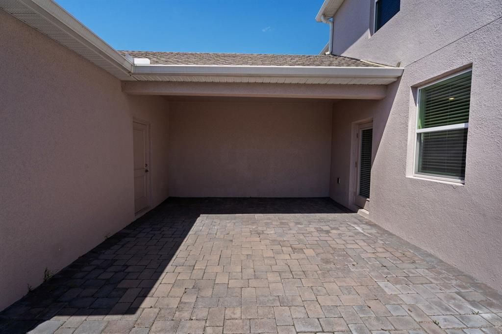 Active With Contract: $309,900 (3 beds, 2 baths, 1600 Square Feet)