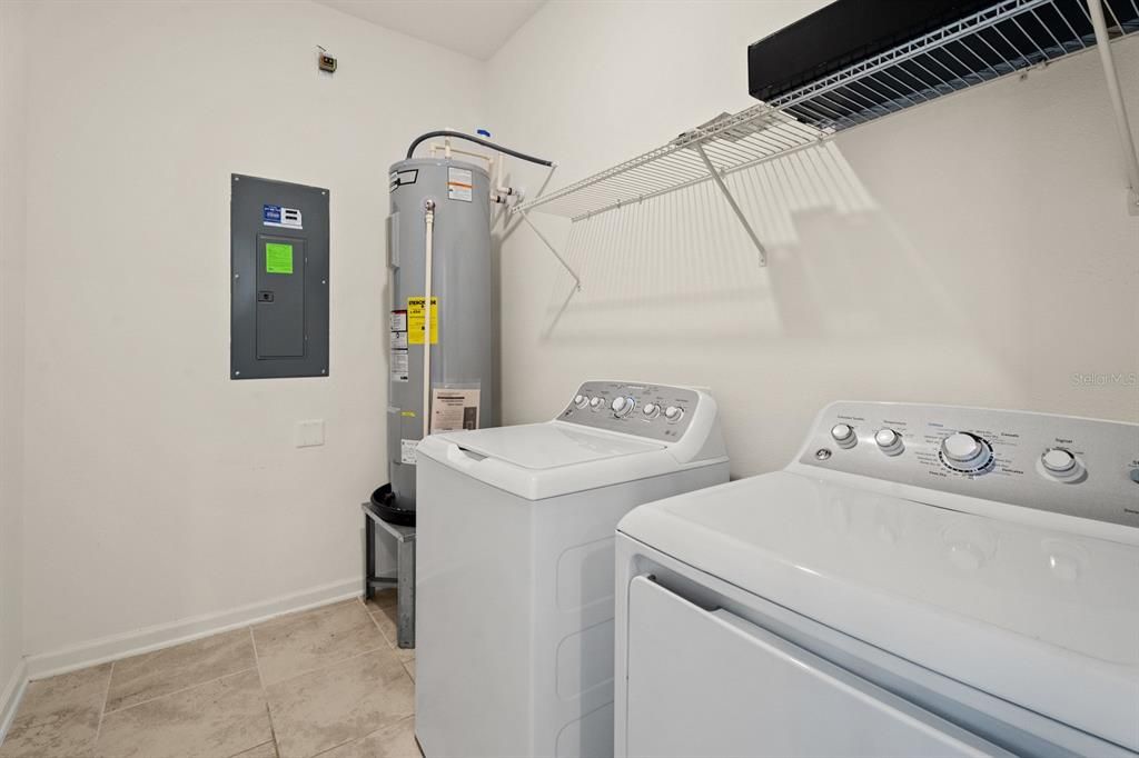 Active With Contract: $309,900 (3 beds, 2 baths, 1600 Square Feet)