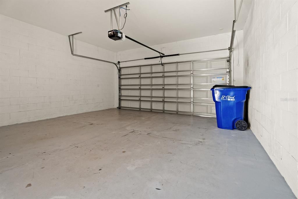 Active With Contract: $309,900 (3 beds, 2 baths, 1600 Square Feet)