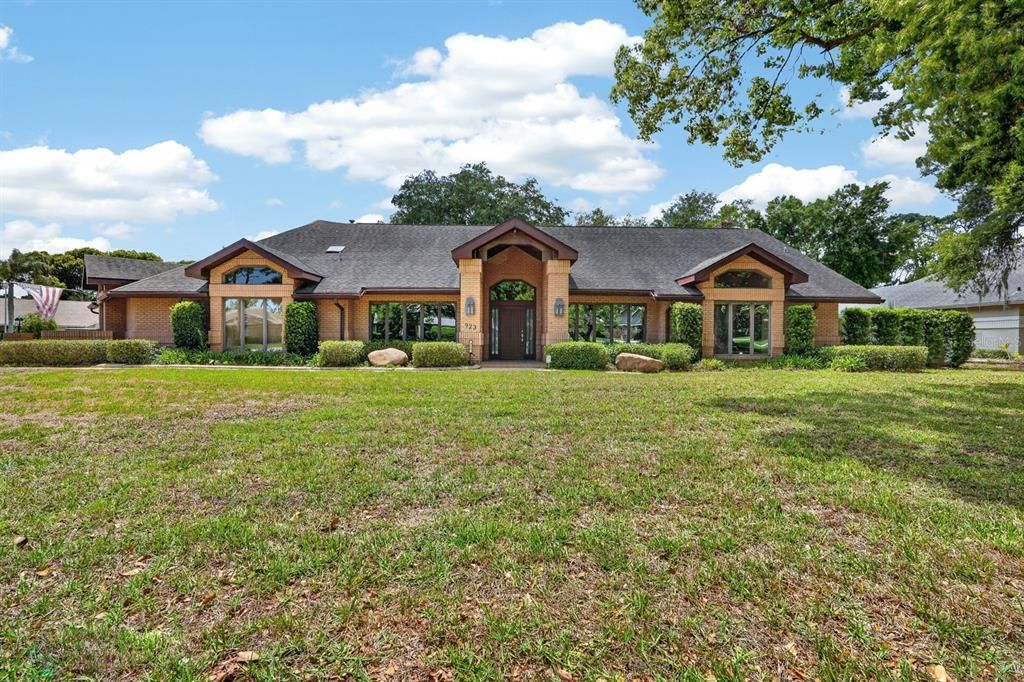 For Sale: $786,000 (3 beds, 3 baths, 3259 Square Feet)