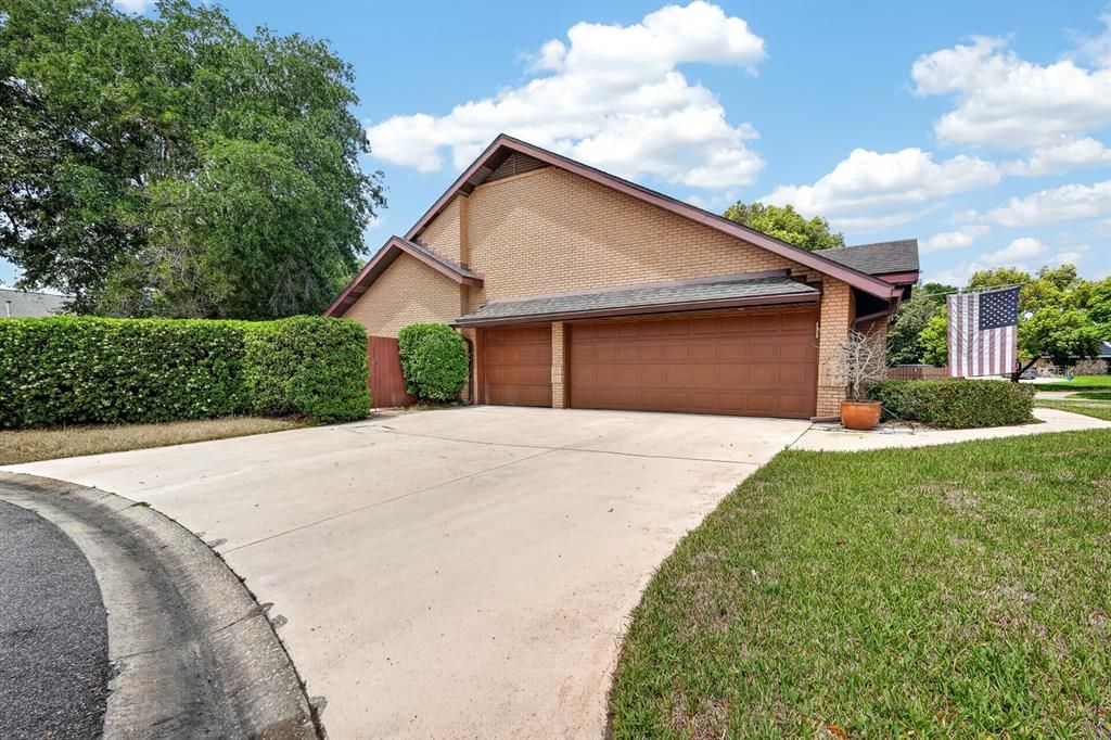 For Sale: $786,000 (3 beds, 3 baths, 3259 Square Feet)
