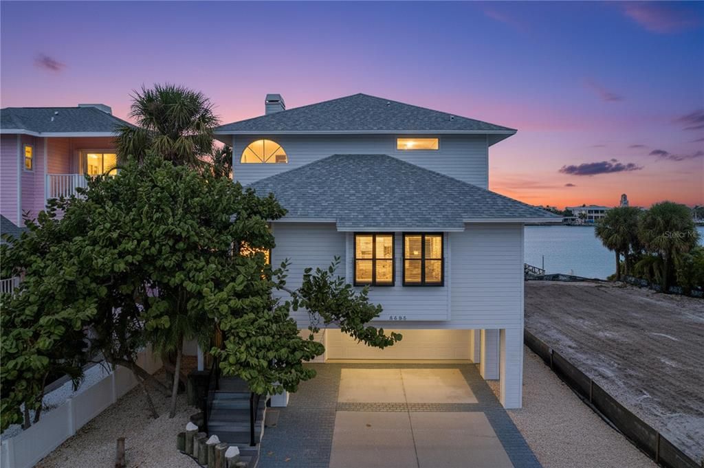 For Rent: $8,900 (3 beds, 2 baths, 2076 Square Feet)