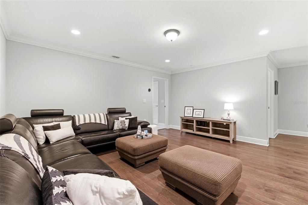 Activo con contrato: $499,000 (3 camas, 2 baños, 2230 Pies cuadrados)