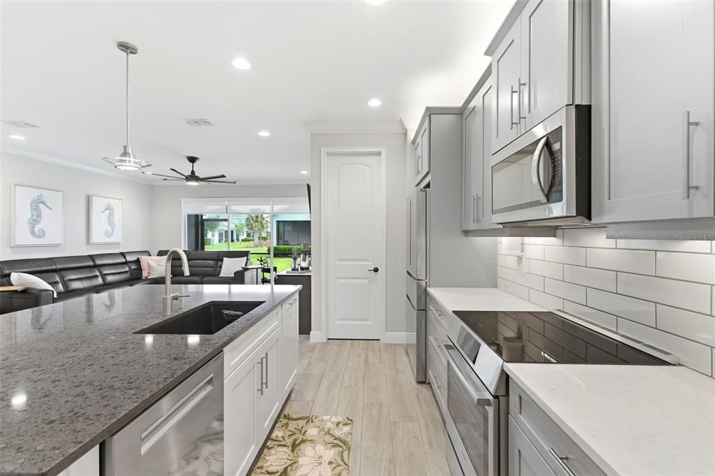 Activo con contrato: $499,000 (3 camas, 2 baños, 2230 Pies cuadrados)