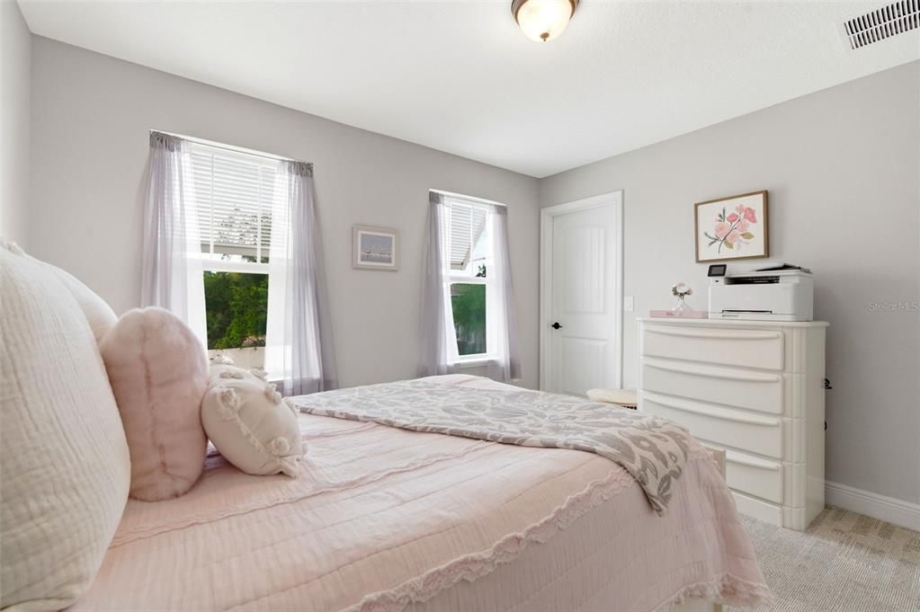 Activo con contrato: $499,000 (3 camas, 2 baños, 2230 Pies cuadrados)