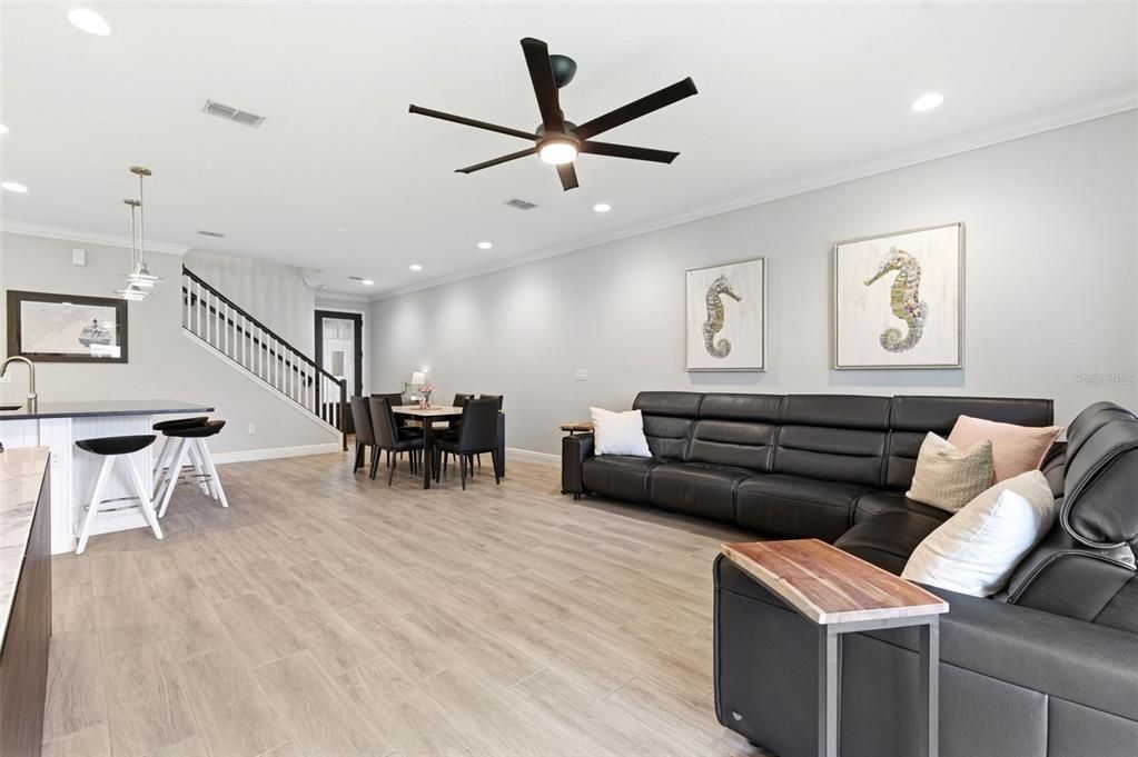 Activo con contrato: $499,000 (3 camas, 2 baños, 2230 Pies cuadrados)