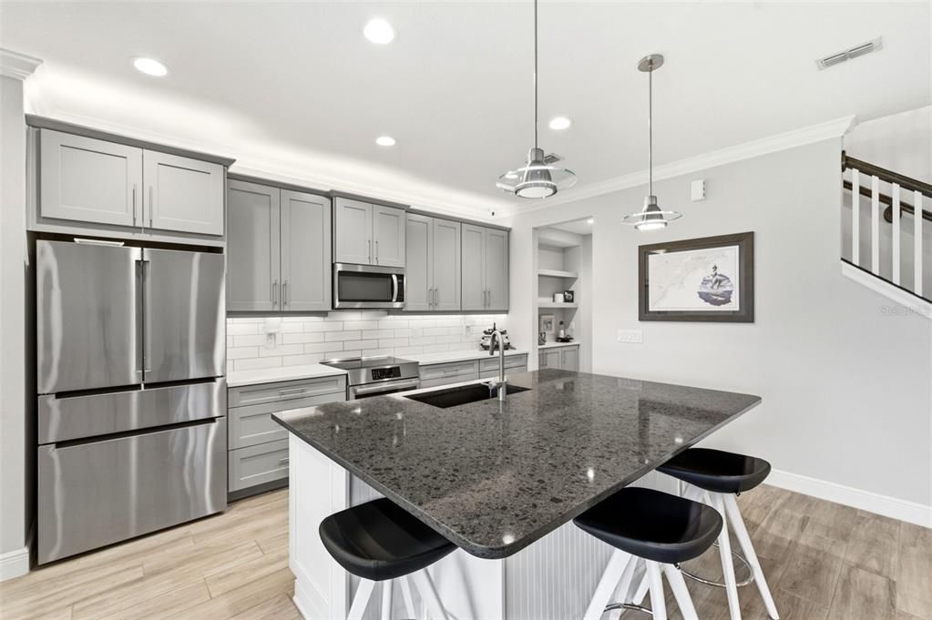 Activo con contrato: $499,000 (3 camas, 2 baños, 2230 Pies cuadrados)