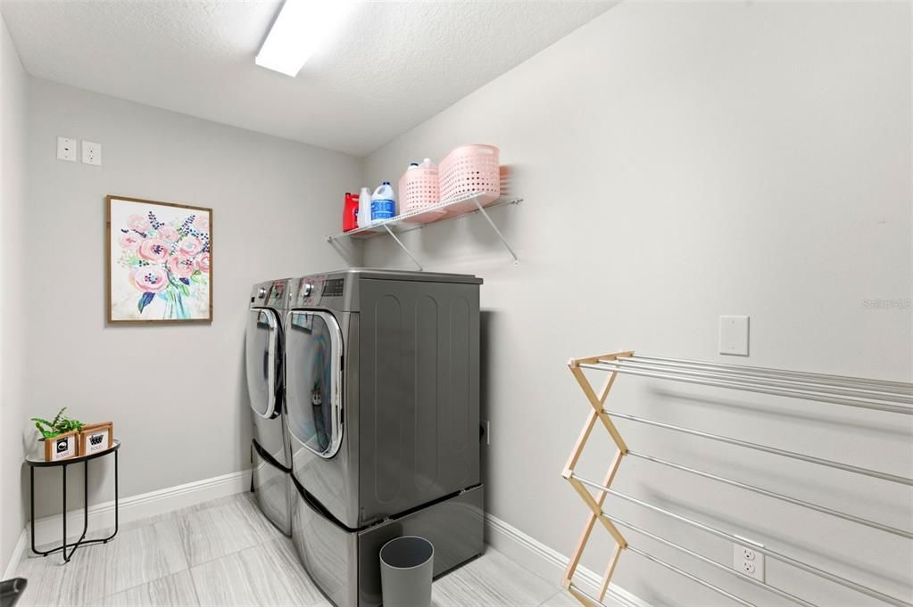 Activo con contrato: $499,000 (3 camas, 2 baños, 2230 Pies cuadrados)
