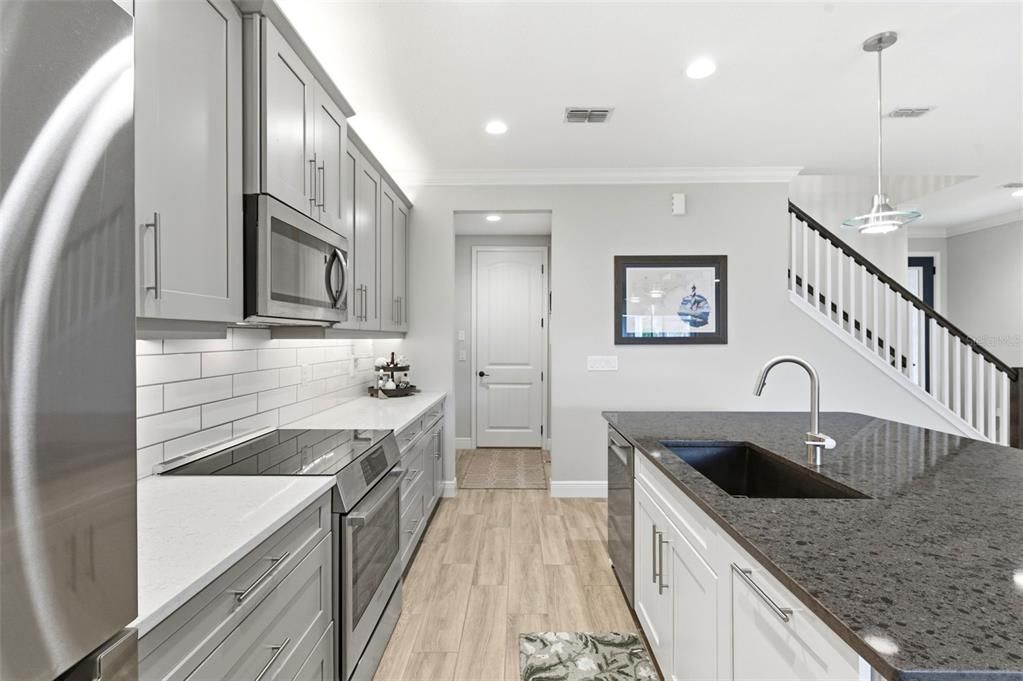 Activo con contrato: $499,000 (3 camas, 2 baños, 2230 Pies cuadrados)