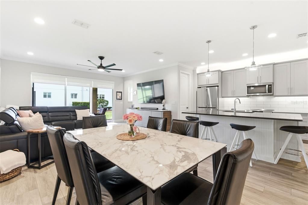 Activo con contrato: $499,000 (3 camas, 2 baños, 2230 Pies cuadrados)