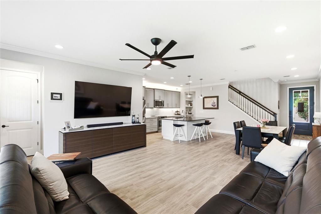 Activo con contrato: $499,000 (3 camas, 2 baños, 2230 Pies cuadrados)