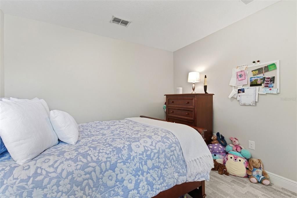 Activo con contrato: $499,000 (3 camas, 2 baños, 2230 Pies cuadrados)
