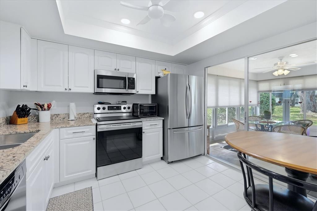 合同活跃: $192,500 (2 贝兹, 2 浴室, 1040 平方英尺)