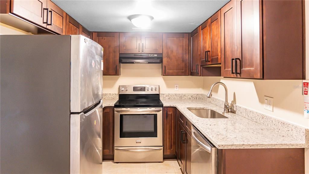 For Sale: $160,000 (2 beds, 2 baths, 864 Square Feet)