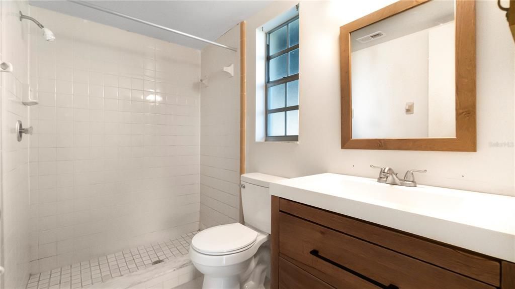 For Sale: $160,000 (2 beds, 2 baths, 864 Square Feet)