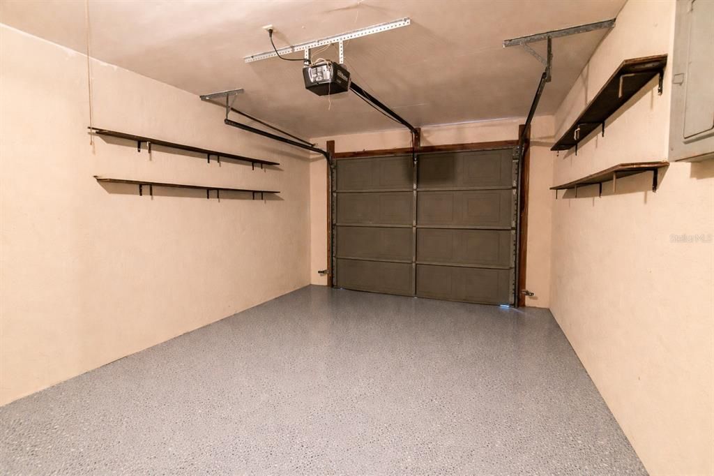 For Sale: $160,000 (2 beds, 2 baths, 864 Square Feet)