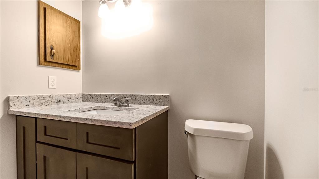 For Sale: $160,000 (2 beds, 2 baths, 864 Square Feet)