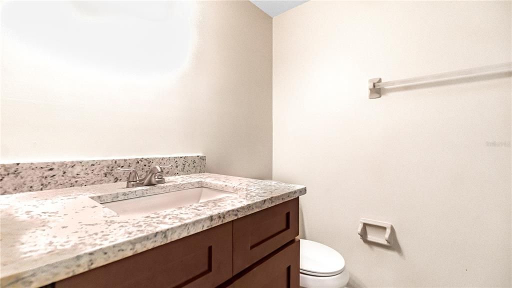 For Sale: $160,000 (2 beds, 2 baths, 864 Square Feet)