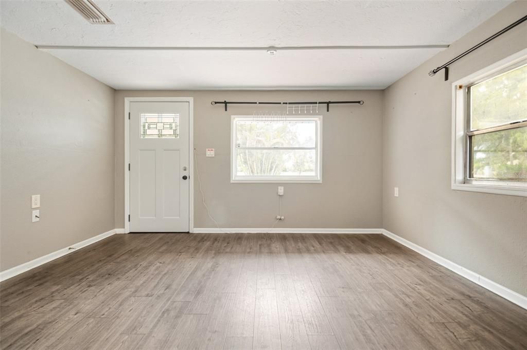 Activo con contrato: $235,000 (2 camas, 1 baños, 572 Pies cuadrados)