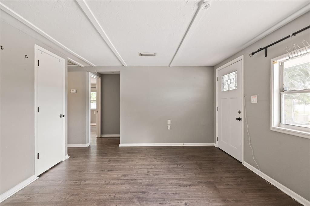 Activo con contrato: $235,000 (2 camas, 1 baños, 572 Pies cuadrados)
