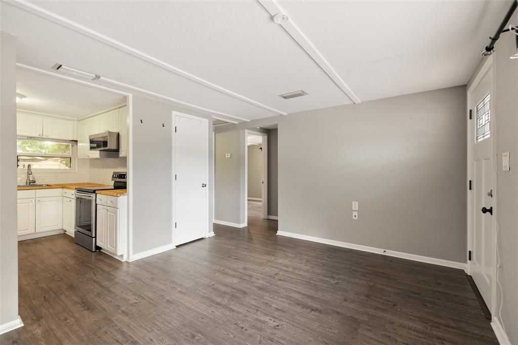 Activo con contrato: $235,000 (2 camas, 1 baños, 572 Pies cuadrados)