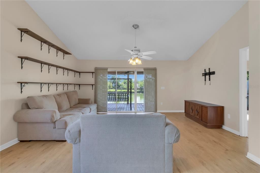 En Venta: $315,000 (3 camas, 2 baños, 1372 Pies cuadrados)