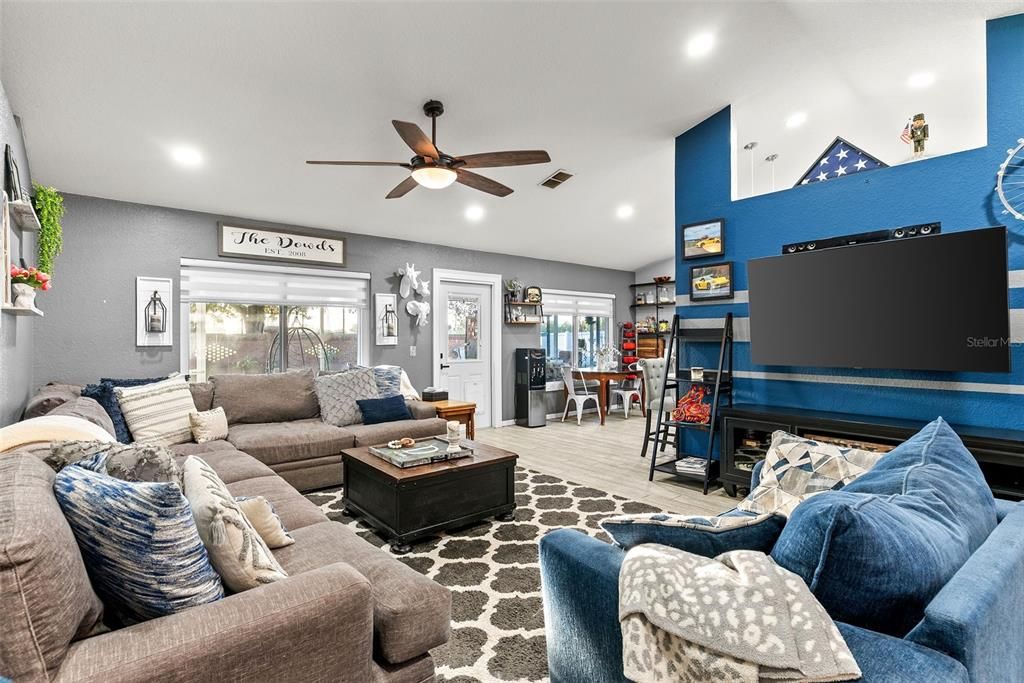 Active With Contract: $385,000 (4 beds, 3 baths, 2072 Square Feet)