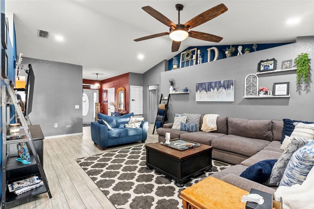 Active With Contract: $385,000 (4 beds, 3 baths, 2072 Square Feet)