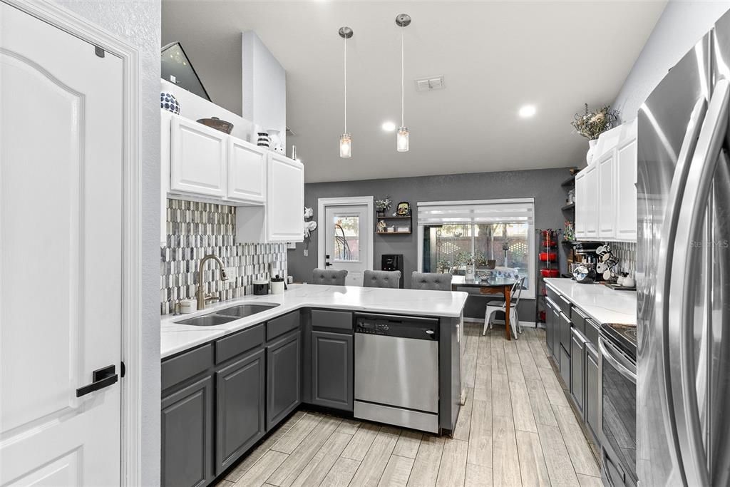 Active With Contract: $385,000 (4 beds, 3 baths, 2072 Square Feet)