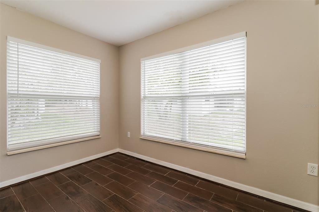 Activo con contrato: $295,900 (3 camas, 2 baños, 1903 Pies cuadrados)